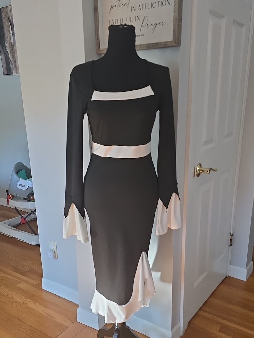 Black and White Long-Sleeve Midi Dress